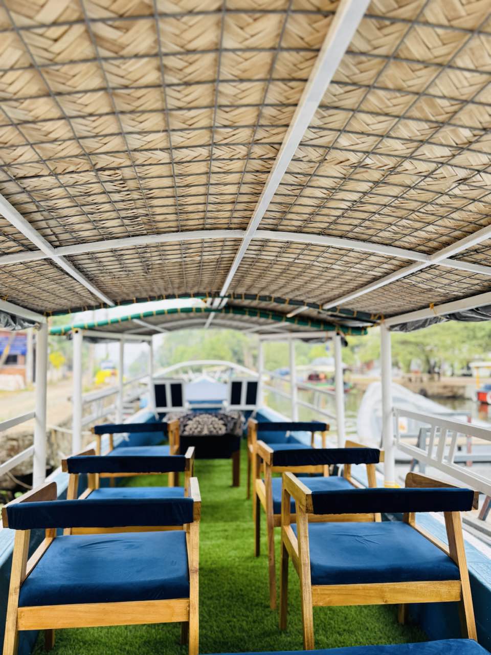Private shikkara boat ride on Alappuzha backwaters