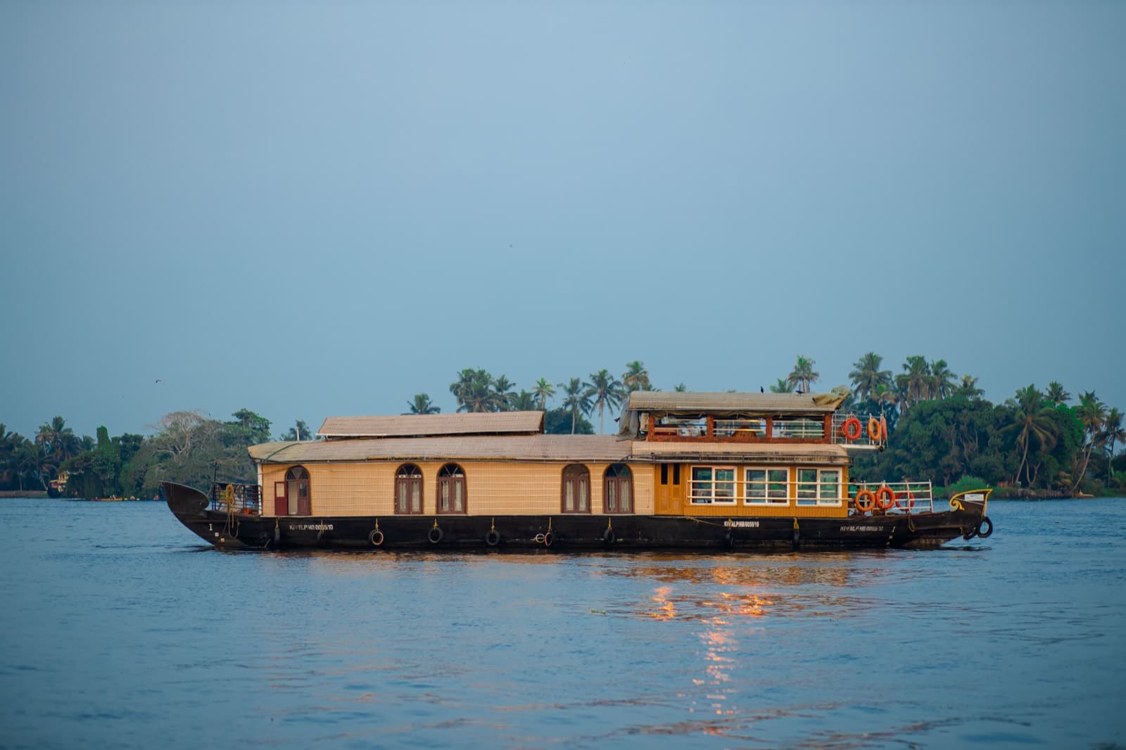 Single bedroom houseboat exterior in Alleppey backwaters