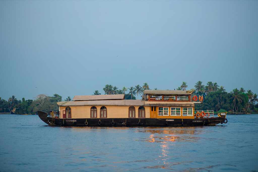 2 bedroom houseboat exterior view on the backwaters
